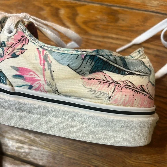 Vans Womens Size 9.5 Hawaiian Tropical White Floral Print Low Top Shoes - Picture 6 of 9